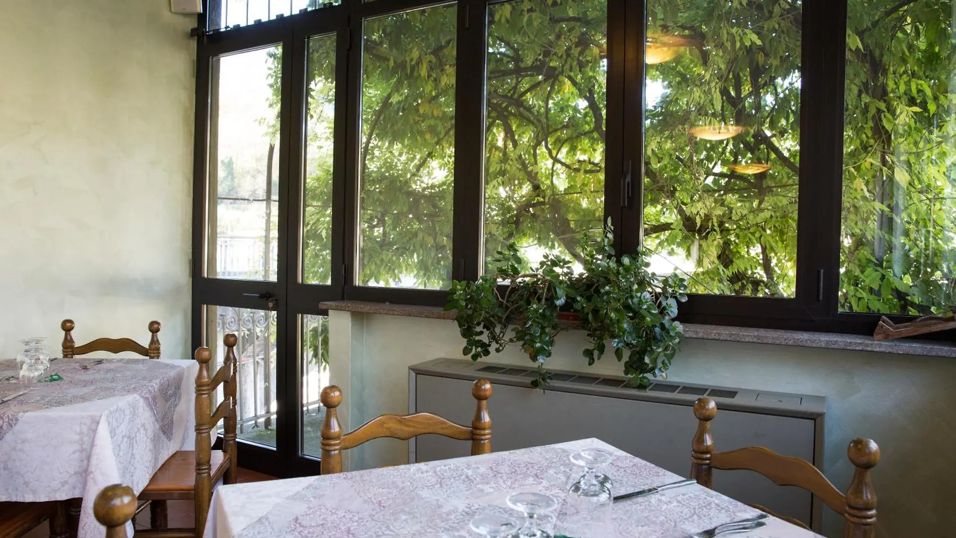 Albergo Ristorante Da Elia Sant'Omobono Terme 2*,