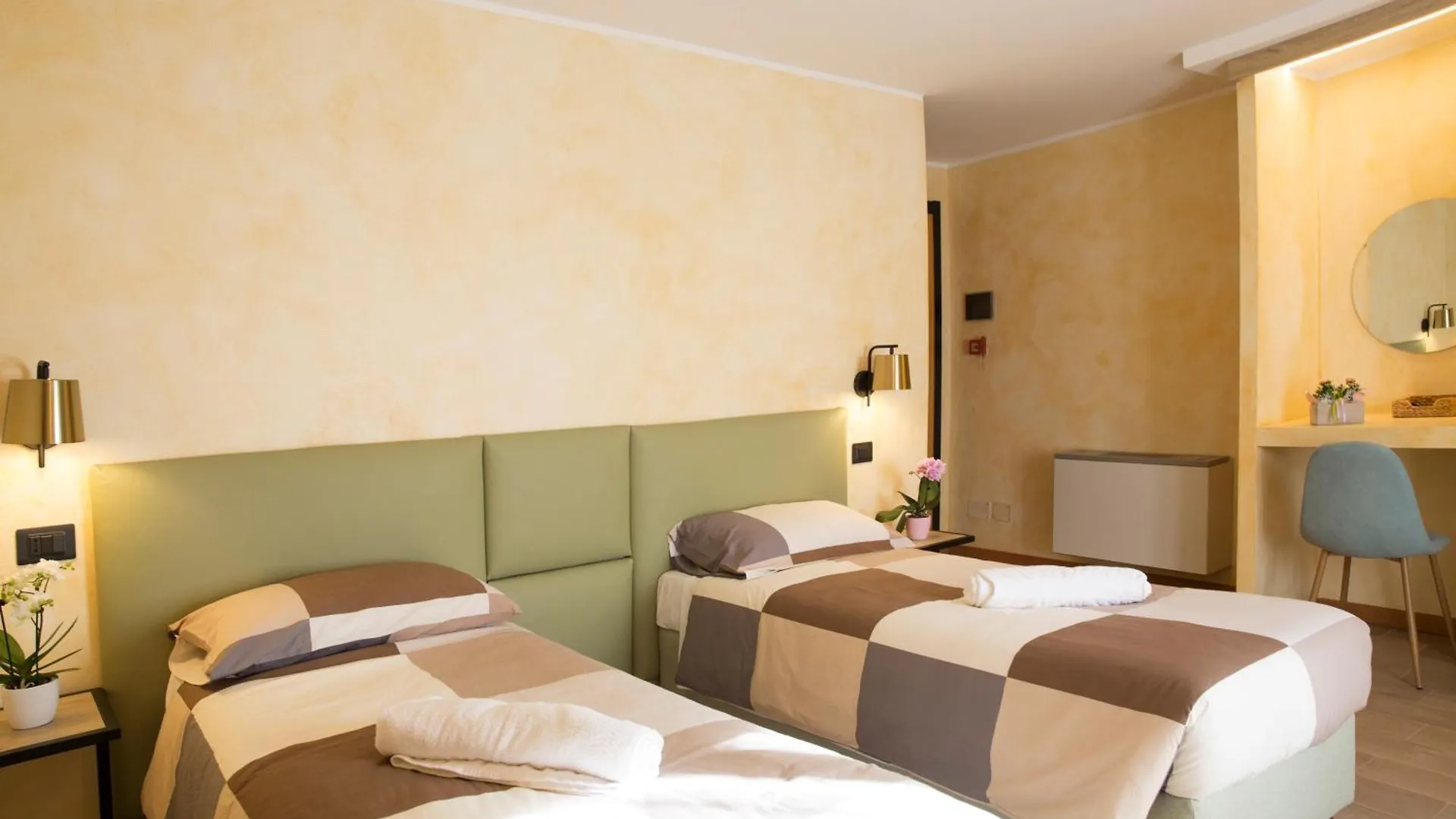 Albergo Ristorante Da Elia Sant'Omobono Terme 2*,
