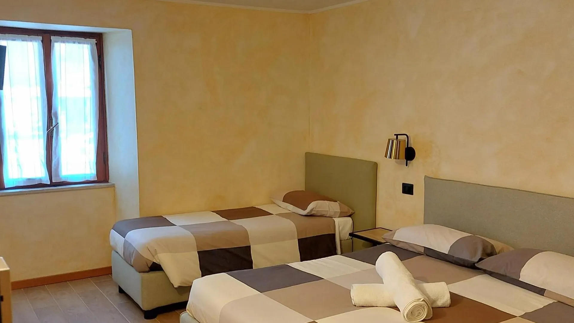 Albergo Ristorante Da Elia Sant'Omobono Terme 2*,